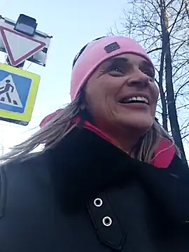 hugebobbs online show from 21, 3, 2025