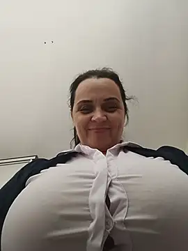 Snapshot of hugebobbs chatting on 28, 7, 2026 hugebobbs online show from 28, 7, 2026