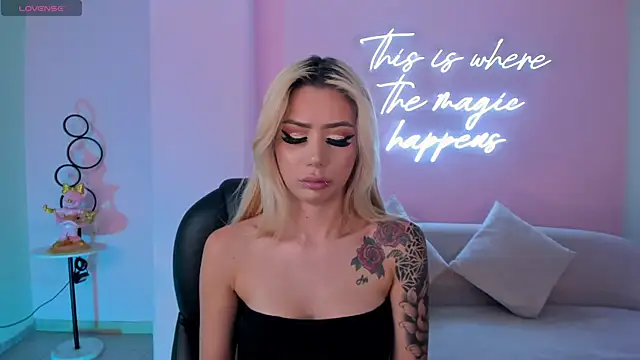 HannaConnor  online show from 12, 2, 2025