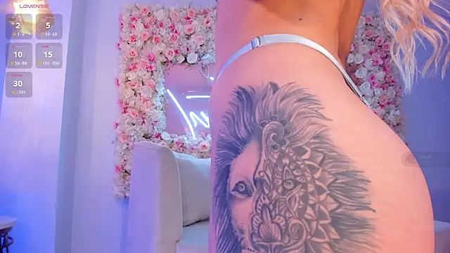 HannaConnor  online show from 10, 3, 2025