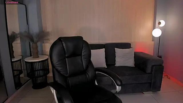 HannaConnor  online show from 7, 10, 2025