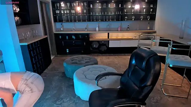 ViolettHansson online show from 8, 3, 2025