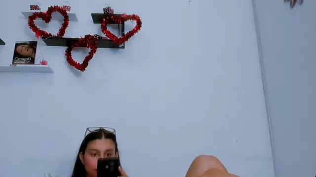 Alyson0001 online show from 16, 4, 2026