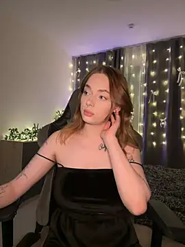 Snapshot of _MayShy_ chatting on 19, 12, 2024 MayShy online show from 19, 12, 2024