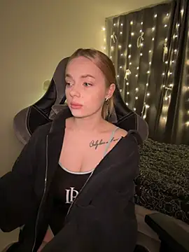 Snapshot of _MayShy_ chatting on 16, 1, 2025 MayShy online show from 16, 1, 2025