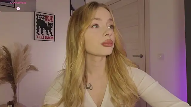 Snapshot of _MayShy_ chatting on 19, 3, 2025 MayShy online show from 19, 3, 2025