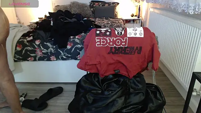 Snapshot of KimBeee chatting on 4, 2, 2025 KimBeee online show from 4, 2, 2025