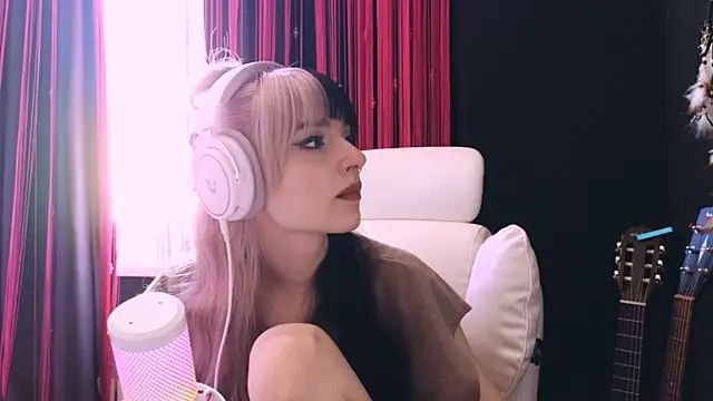 Avi Nile online show from 2, 4, 2026