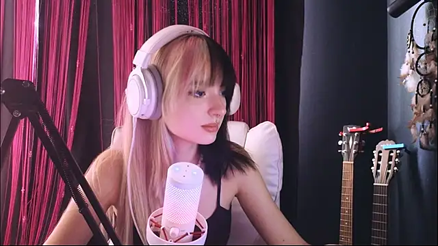 Avi Nile online show from 28, 7, 2026