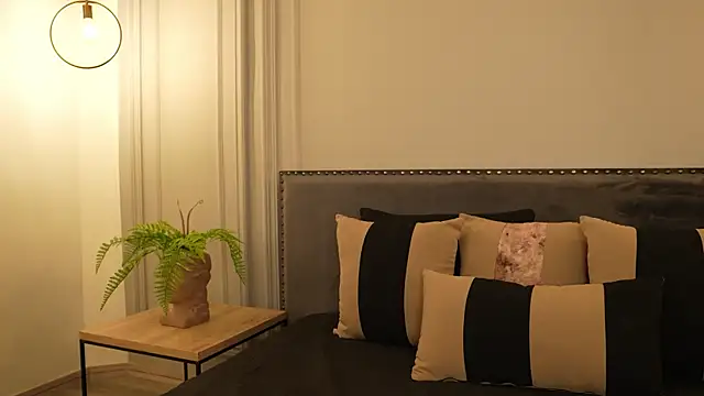 IrisBaker online show from 3, 11, 2025