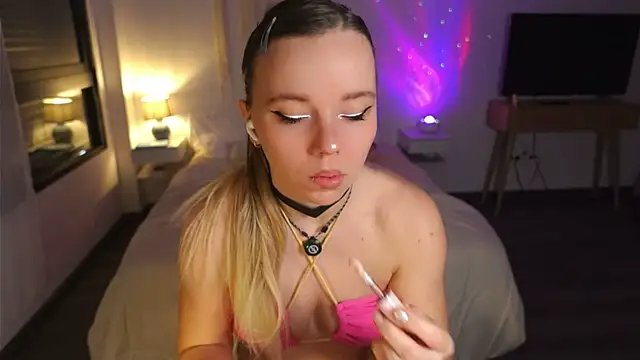 Snapshot of Ayra_Lust chatting on 12, 6, 2026 Ayra Lust online show from 12, 6, 2026