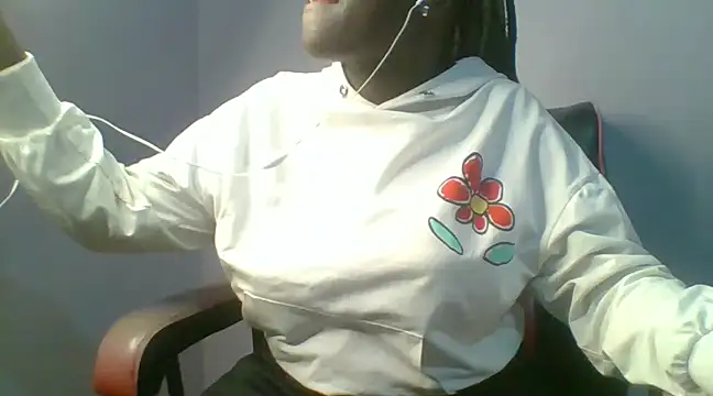 Snapshot of pretty_almah chatting on 4, 12, 2024 pretty almah online show from 4, 12, 2024