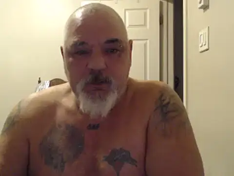 Newfiesausage1972 online show from 30, 1, 2025