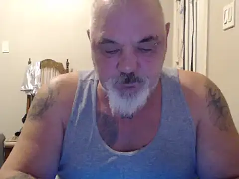 Newfiesausage1972 online show from 30, 1, 2025