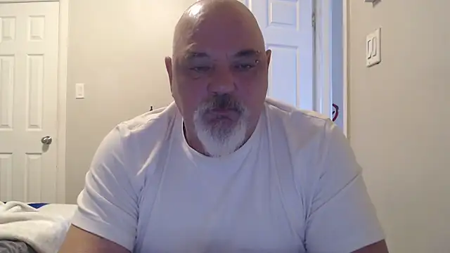 Newfiesausage1972 online show from 20, 3, 2025