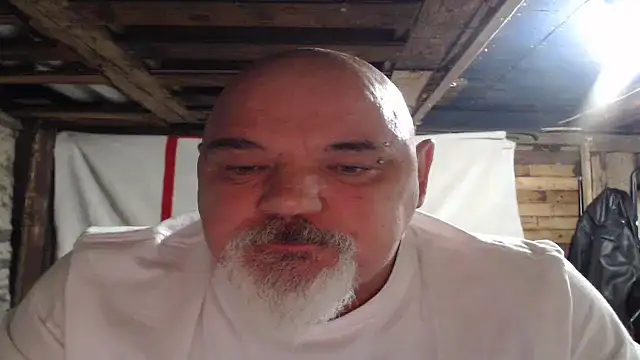 Newfiesausage1972 online show from 18, 11, 2025