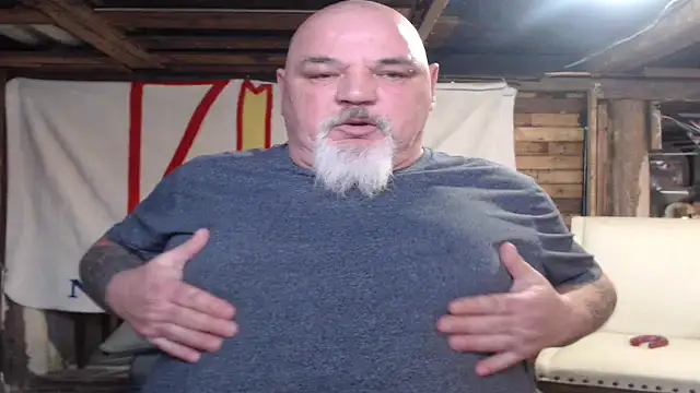 Newfiesausage1972 online show from 14, 2, 2026