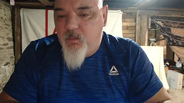 Newfiesausage1972 online show from 20, 2, 2026