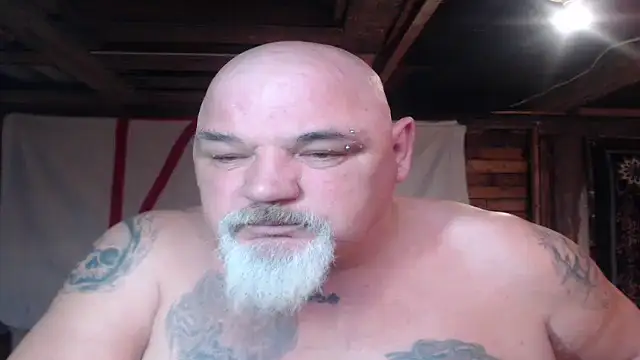 Newfiesausage1972 online show from 26, 3, 2026