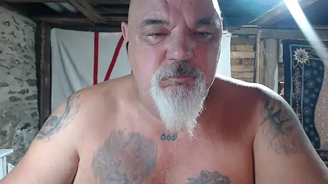 Snapshot of Newfiesausage1972 chatting on 7, 8, 2026 Newfiesausage1972 online show from 7, 8, 2026