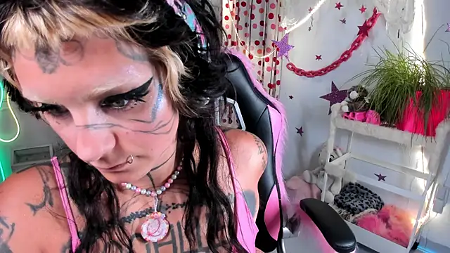 Snapshot of lady_sontse_ chatting on 10, 5, 2026 lady sontse online show from 10, 5, 2026