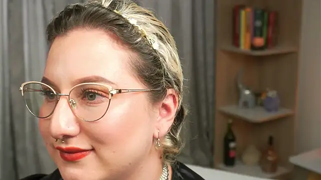 Ximenna Cruz online show from 3, 4, 2026