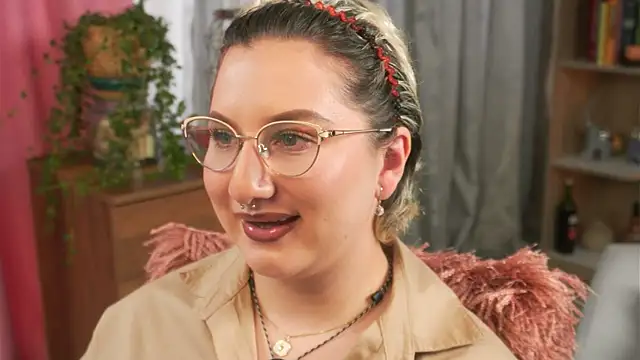 Ximenna Cruz online show from 4, 4, 2026