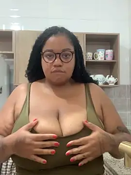 Snapshot of SweetLizzyBBW chatting on 18, 5, 2026 SweetLizzyBBW online show from 18, 5, 2026