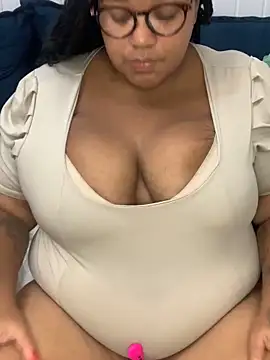 Snapshot of SweetLizzyBBW chatting on 27, 5, 2026 SweetLizzyBBW online show from 27, 5, 2026