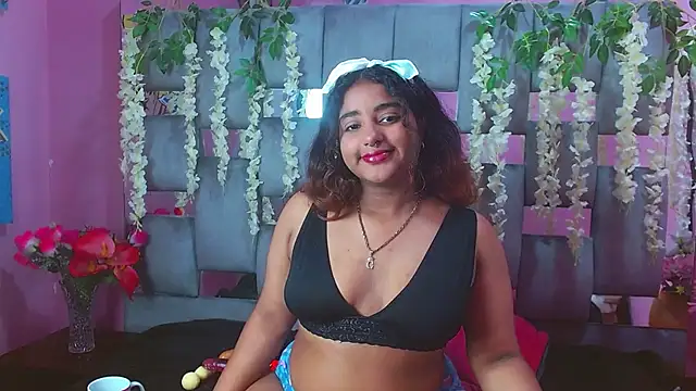 Sofia Hernandez  online show from 7, 12, 2024