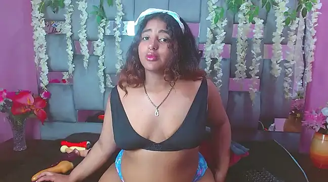 Sofia Hernandez  online show from 7, 12, 2024