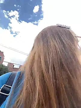 Snapshot of melody-dy chatting on 19, 2, 2025 melody-dy online show from 19, 2, 2025