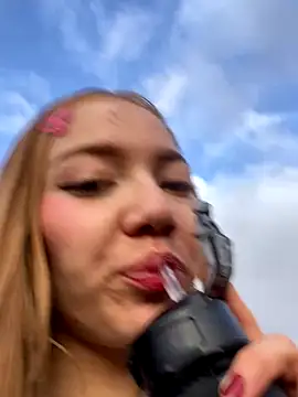 Snapshot of melody-dy chatting on 15, 10, 2025 melody-dy online show from 15, 10, 2025