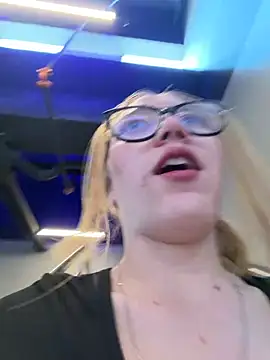 Snapshot of melody-dy chatting on 25, 3, 2026 melody-dy online show from 25, 3, 2026