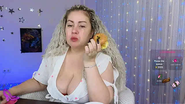 misskaassandraa online show from 14, 12, 2024