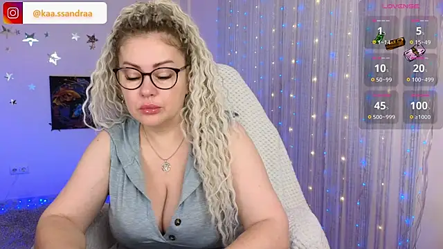 misskaassandraa online show from 21, 12, 2024