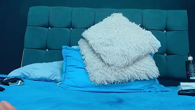 mia xx1 online show from 18, 9, 2025