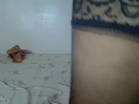 Snapshot of laetitia_ chatting on 25, 2, 2026 laetitia online show from 25, 2, 2026