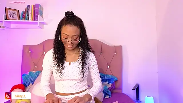 Heily Fox online show from 28, 2, 2025