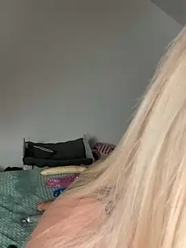 Snapshot of Liana_Lou chatting on 28, 2, 2025 Liana Lou online show from 28, 2, 2025