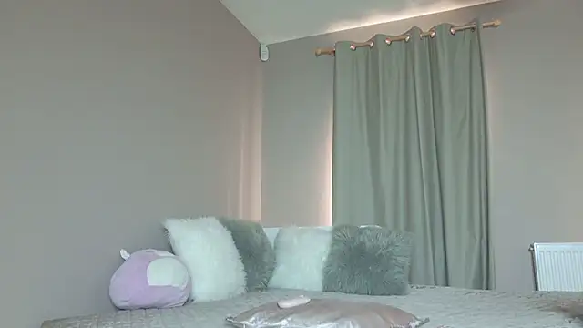 Snapshot of KatBigBum chatting on 8, 5, 2026 KatBigBum online show from 8, 5, 2026