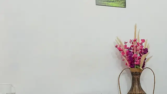 Latin Mature975 online show from 5, 10, 2025