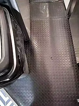 A man in public online show from 17, 1, 2026