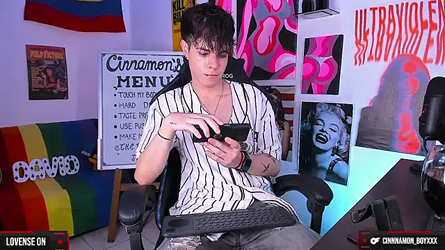 Snapshot of cinnamon_boyxxx chatting on 6, 12, 2024 cinnamon boyxxx online show from 6, 12, 2024