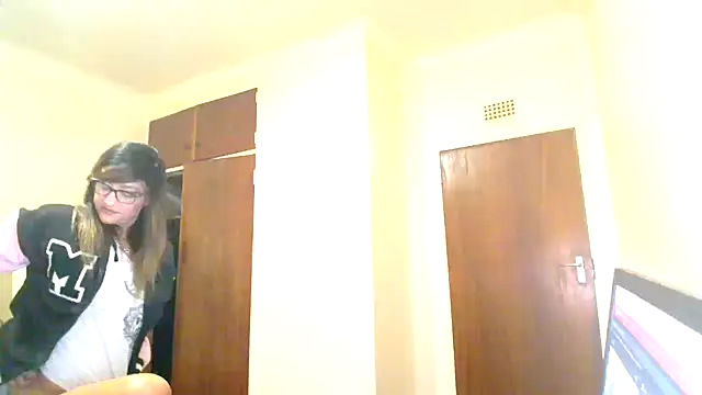 Snapshot of karmicQueen669 chatting on 3, 7, 2026 karmicQueen669 online show from 3, 7, 2026