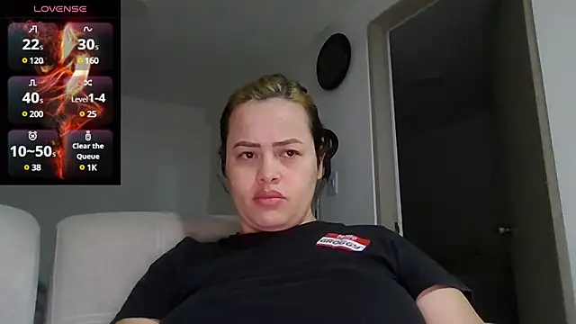 saramartinez1000 online show from 28, 12, 2024