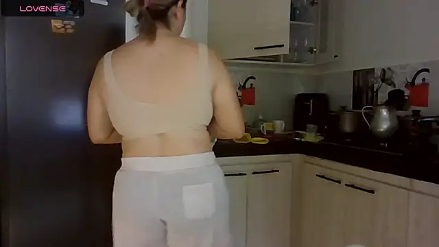 saramartinez1000 online show from 17, 2, 2026