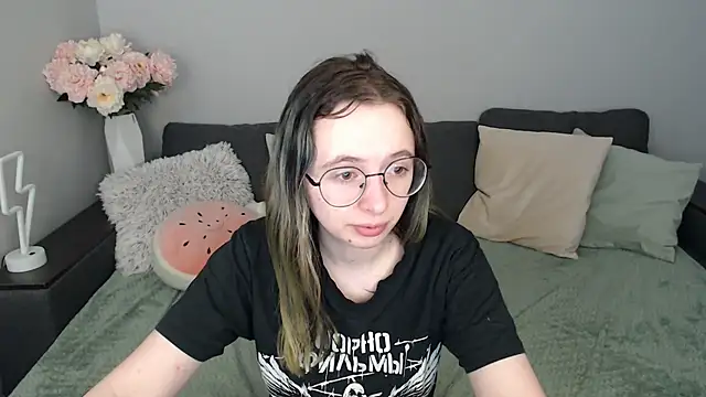 Mini Diva online show from 28, 9, 2025