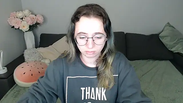 Mini Diva online show from 24, 10, 2025