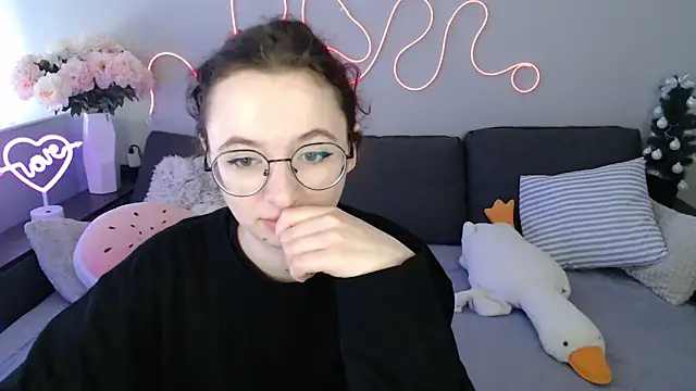 Mini Diva online show from 17, 3, 2026